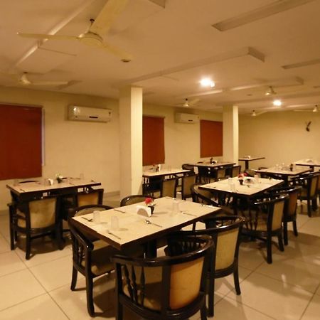 Oyo Rooms Mahanadu Road Vijayawāda Exterior photo